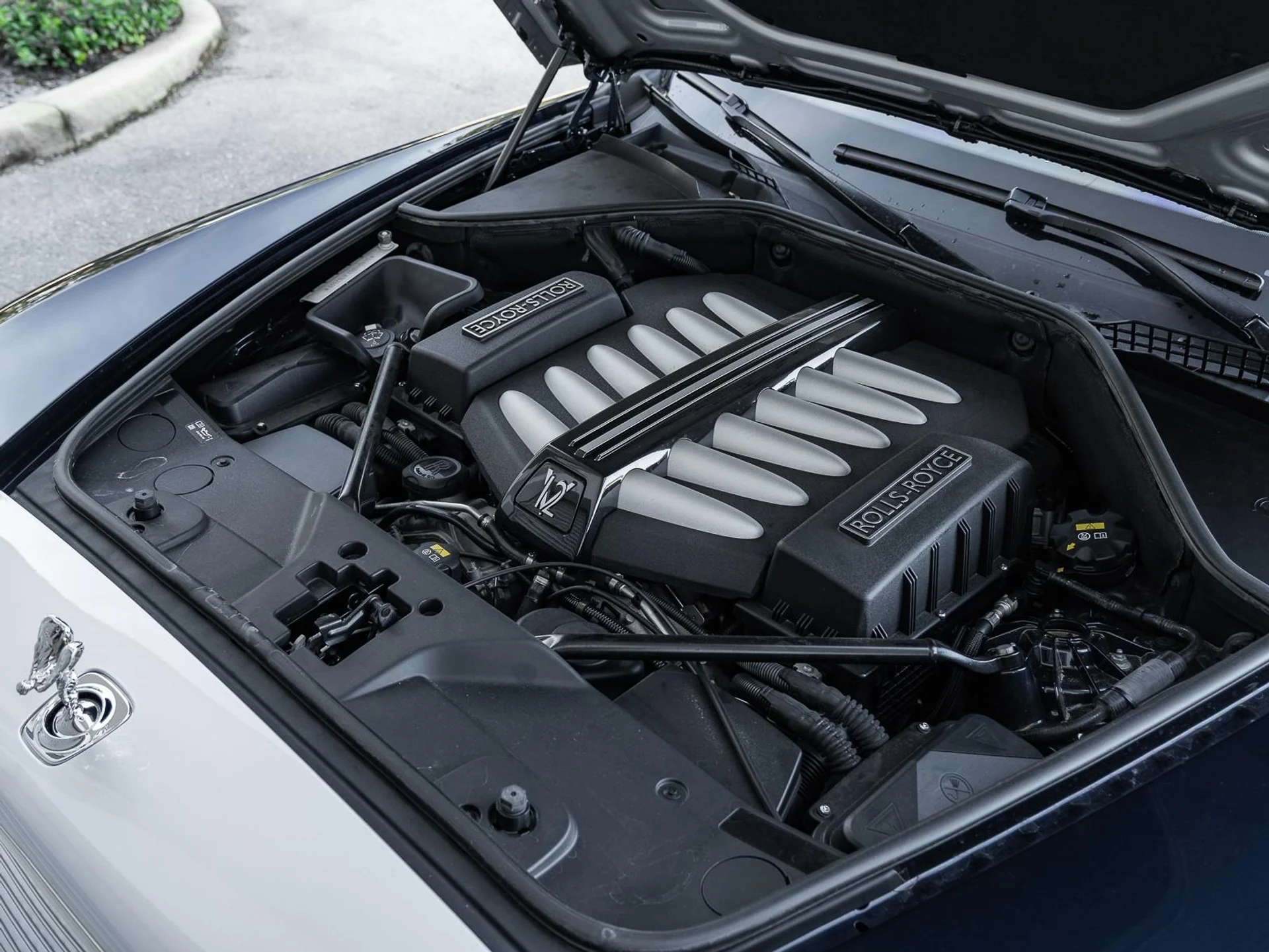 mph036_2516227050_Used_2018_Rolls_Royce_Dawn_Convertible_1764360451_7f3dd12cc5