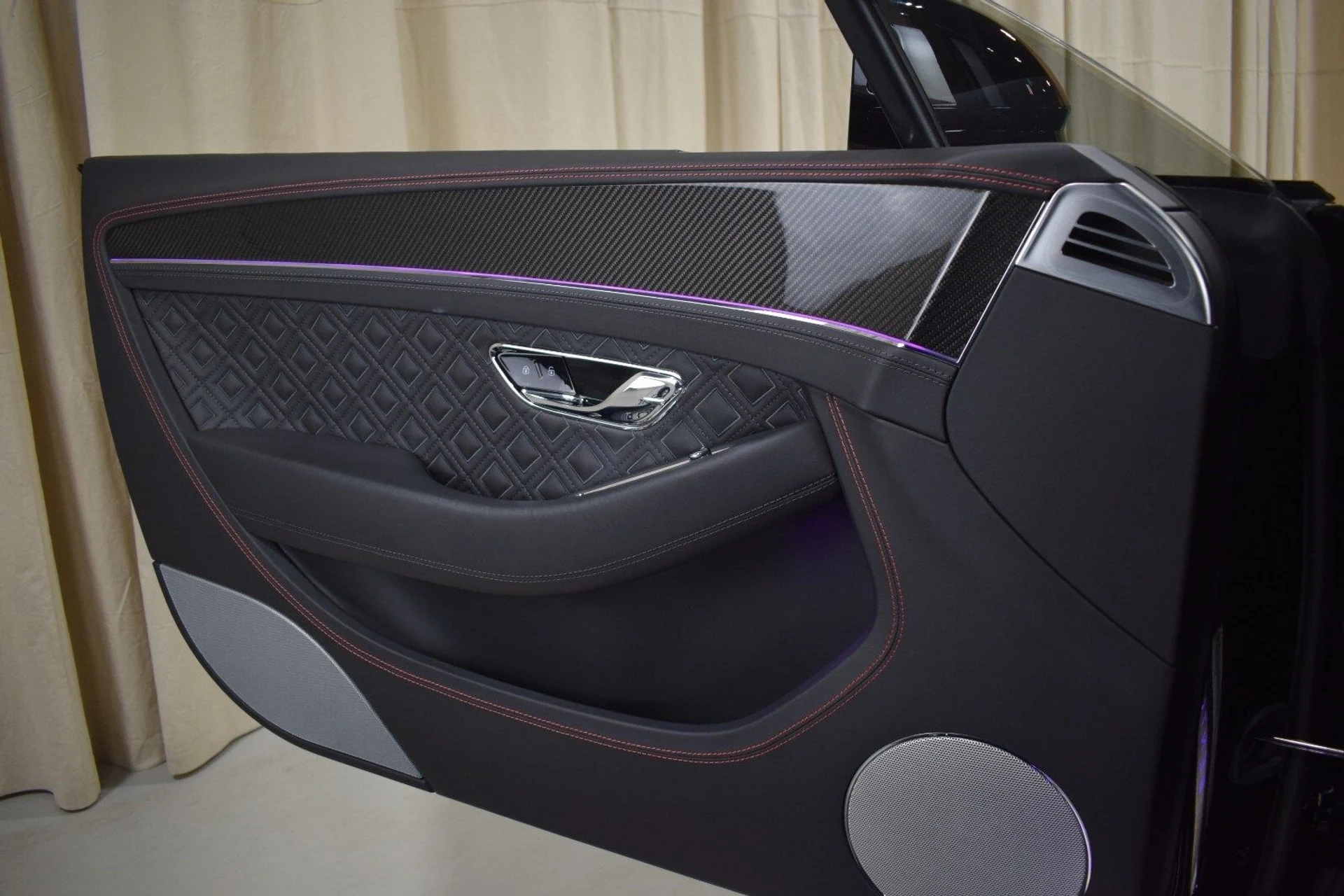 mph036_2529697576_d3e2649d6bee966ce218f154df520a75x_a427912a8d