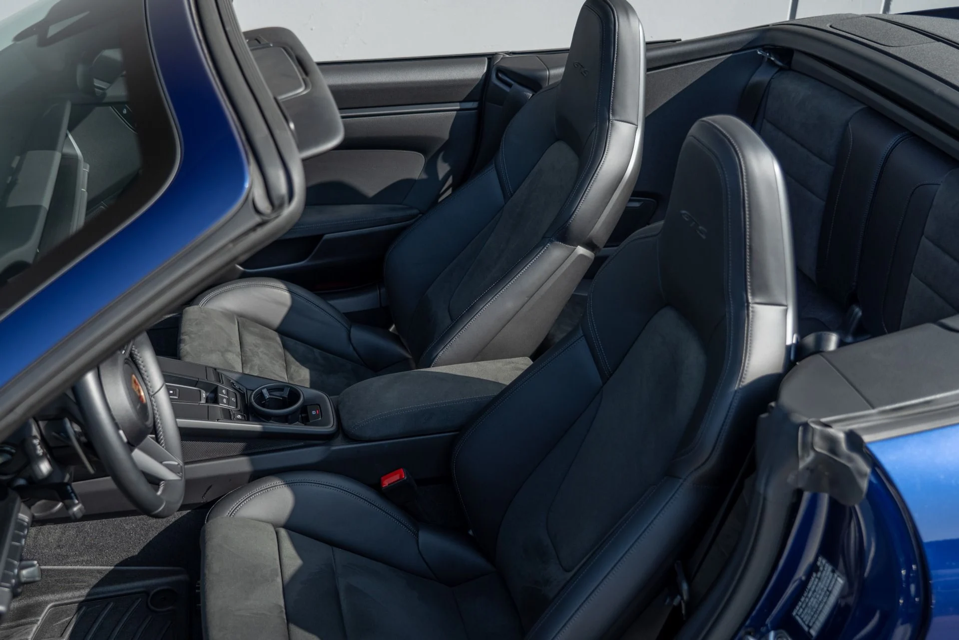 mph036_2530502435_Used_2024_Porsche_911_Carrera_GTS_1761603088_9fc4a53a29