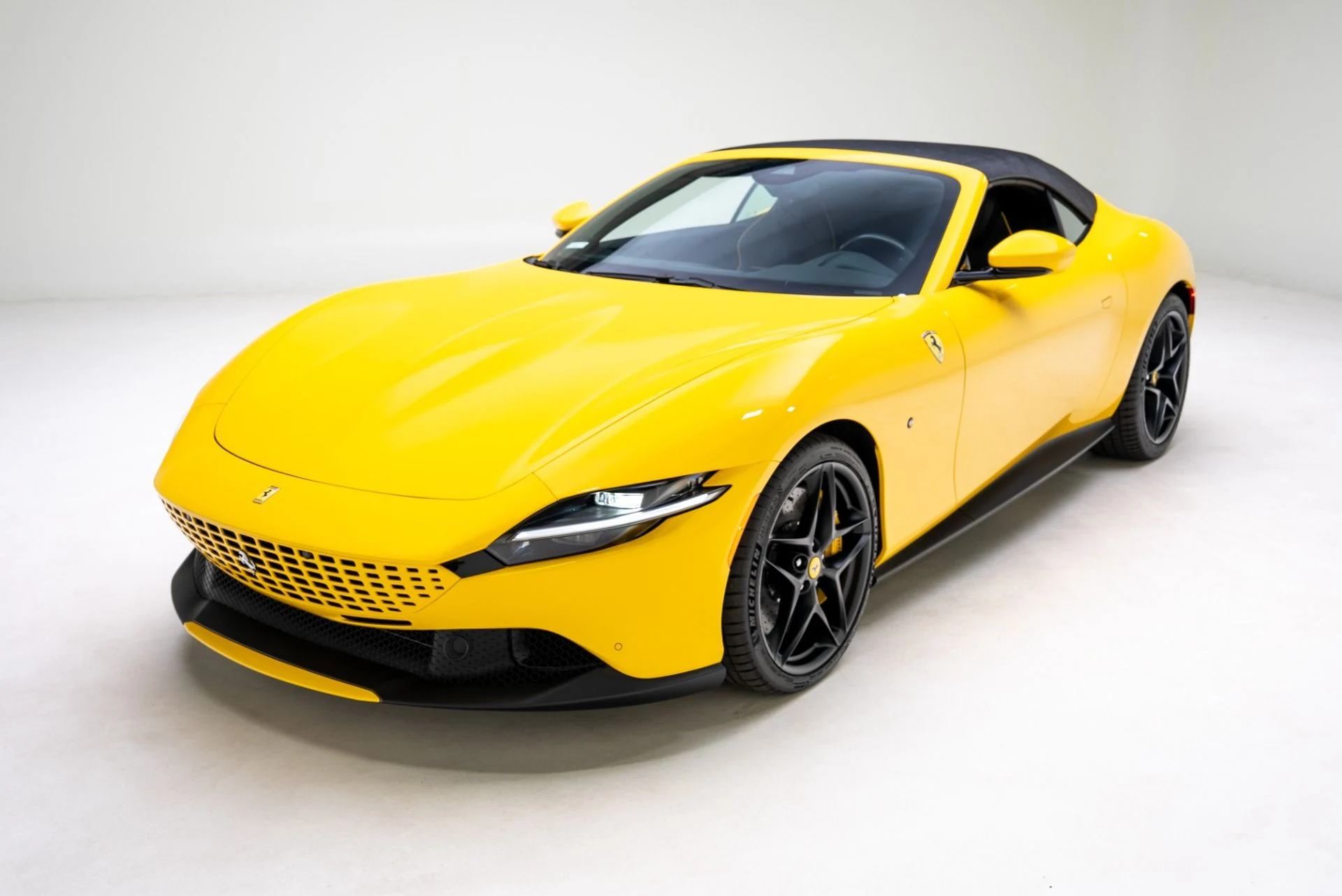 mph036_2562276403_Used_2025_Ferrari_Roma_Spider_1768435036_555ccee583