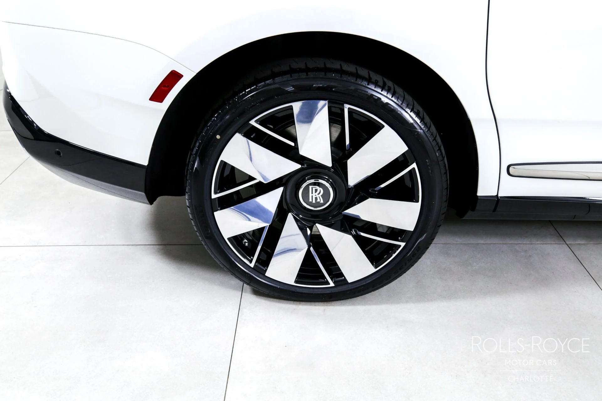mph036_2569671034_Used_2025_Rolls_Royce_Cullinan_1745264127_538f683589