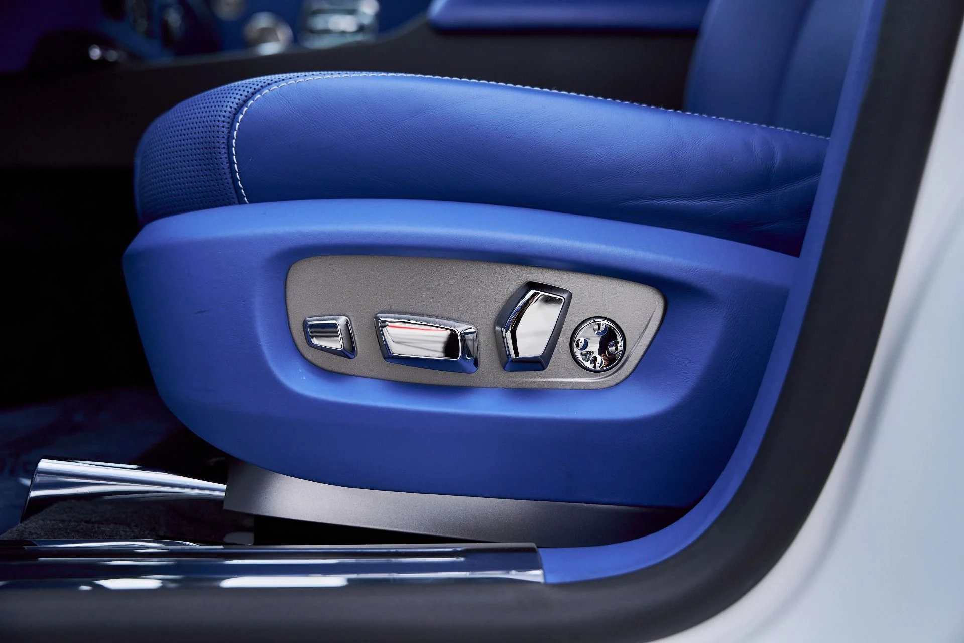 mph036_2580537115_Used_2019_Rolls_Royce_Ghost_Base_1767224292_50dcd490c9