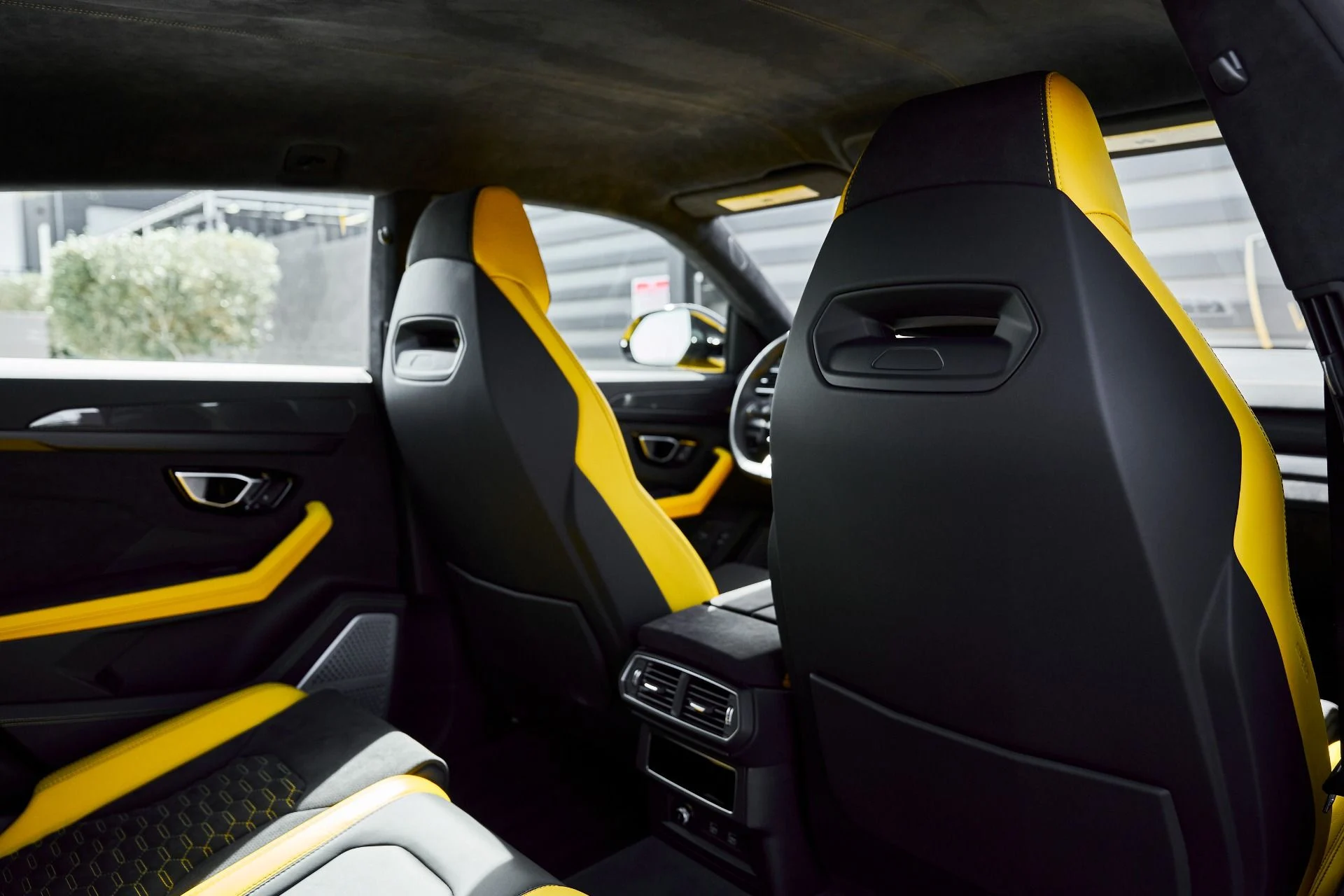 mph036_2587816917_Used_2021_Lamborghini_Urus_Pearl_Capsule_1772843499_1174f50403