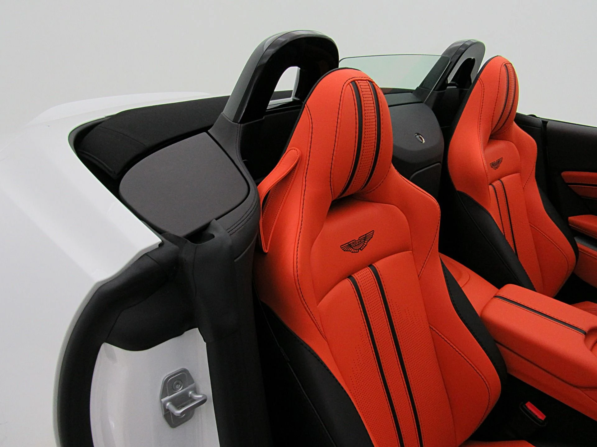 mph036_2588229407_Used_2023_Aston_Martin_Vantage_Roadster_b3cdaec7e6