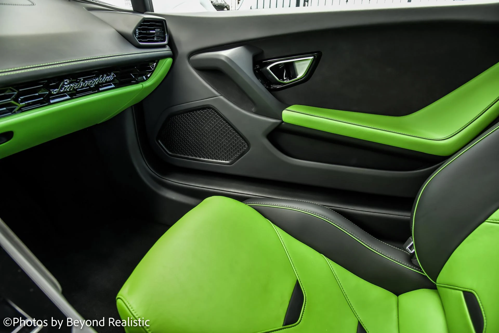 mph036_2593182131_Used_2021_Lamborghini_Huracan_EVO_Spyder_1756800450_4bb74b9192