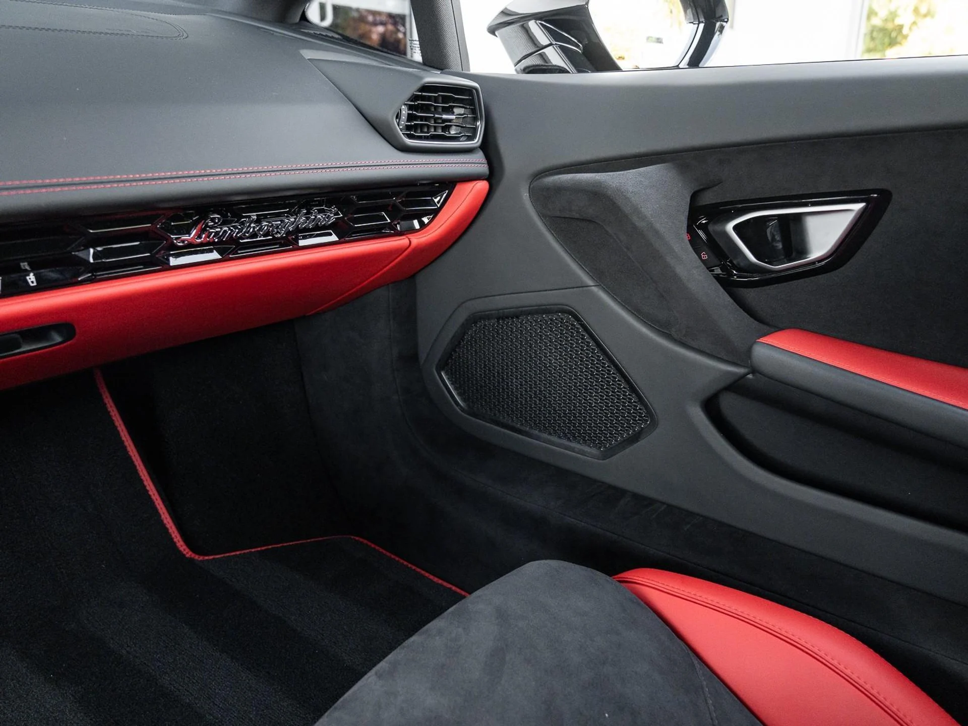 mph036_2601191474_Used_2024_Lamborghini_Huracan_Tecnica_1766091985_1bdedc26d8