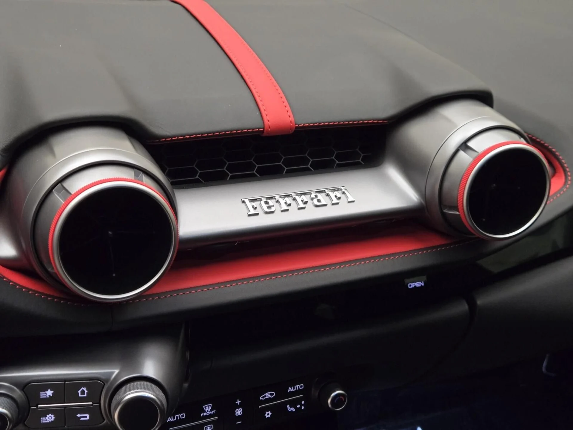 mph036_2606853202_Used_2020_Ferrari_812_Superfast_1765003246_64bc7050f9