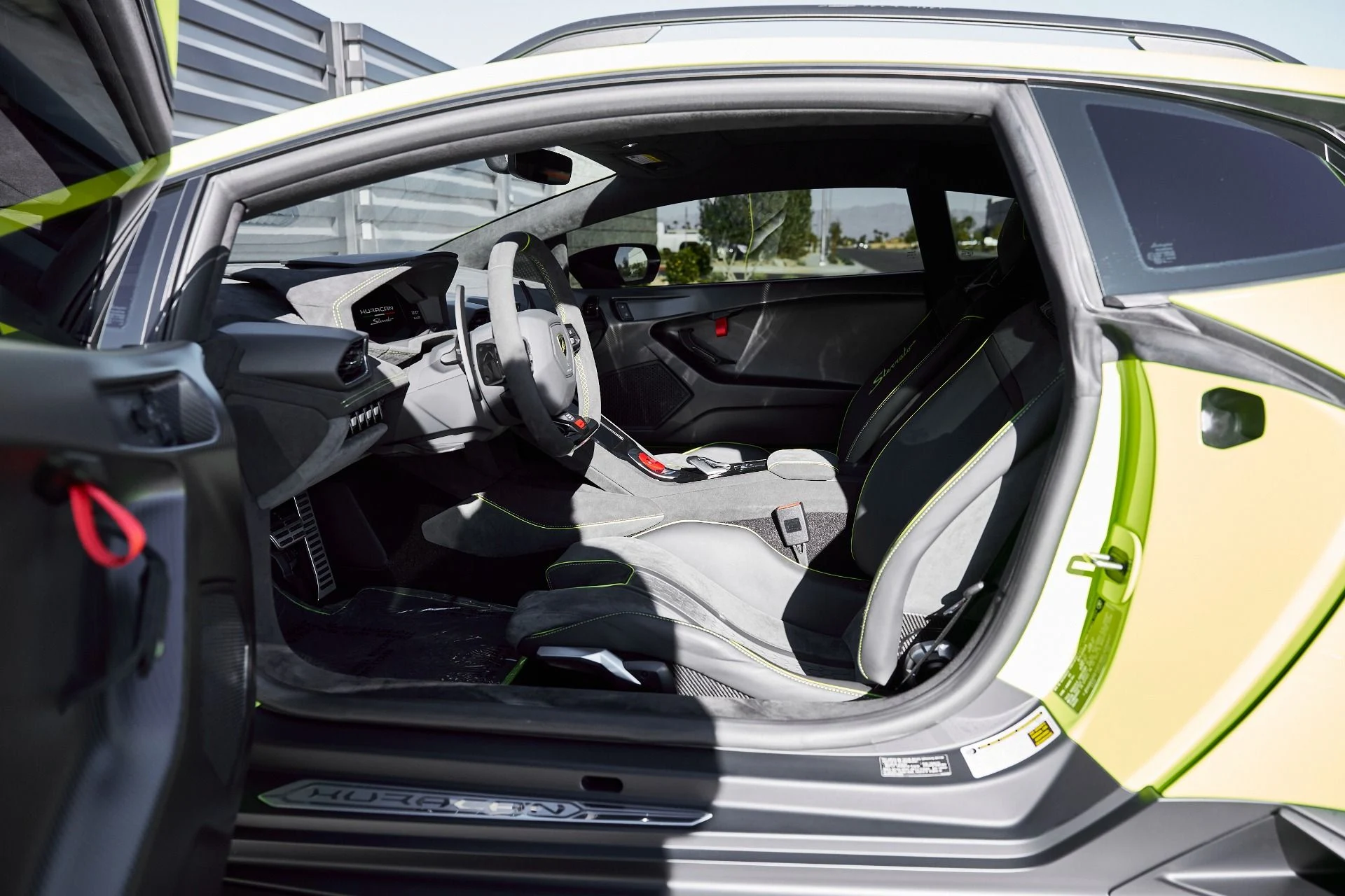 mph036_2620557307_Used_2024_Lamborghini_Huracan_Sterrato_Base_1767062433_195a7509cc