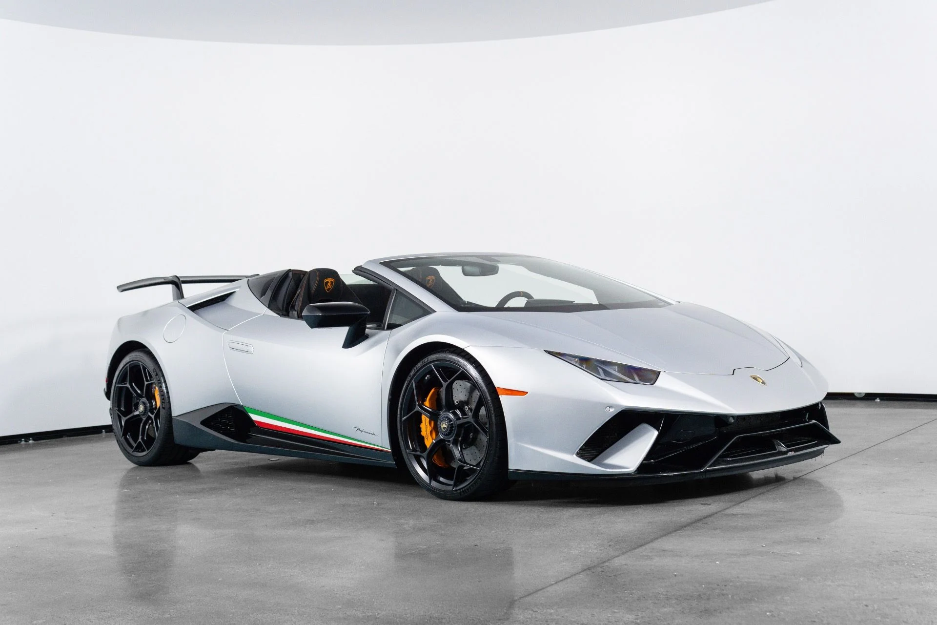 mph036_2622107886_Used_2018_Lamborghini_Huracan_Performante_Spyder_1781732323_5a35754e73