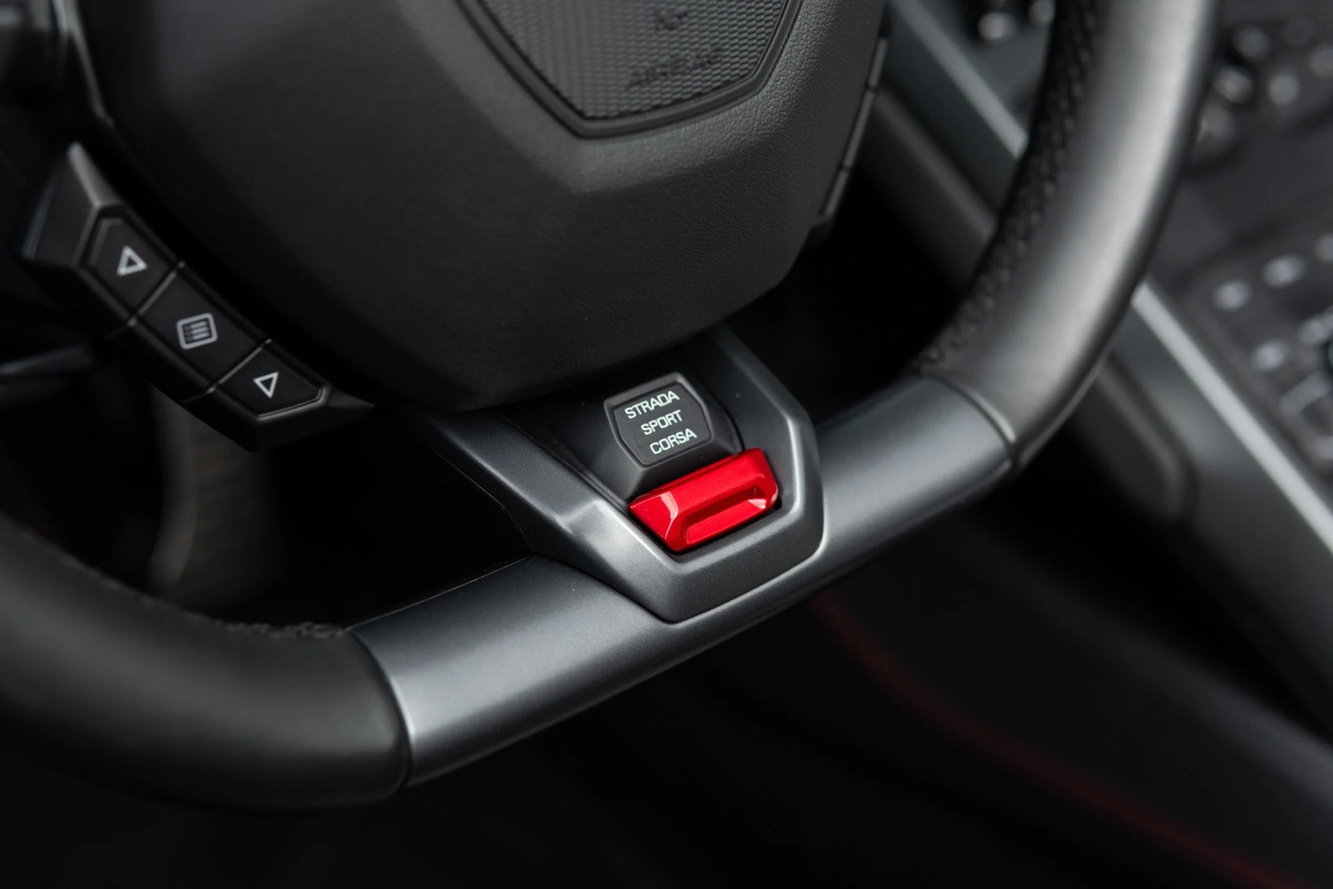 mph036_2633567591_Used_2018_Lamborghini_Huracan_LP_580_2_Spyder_1766443768_564e60b1a9