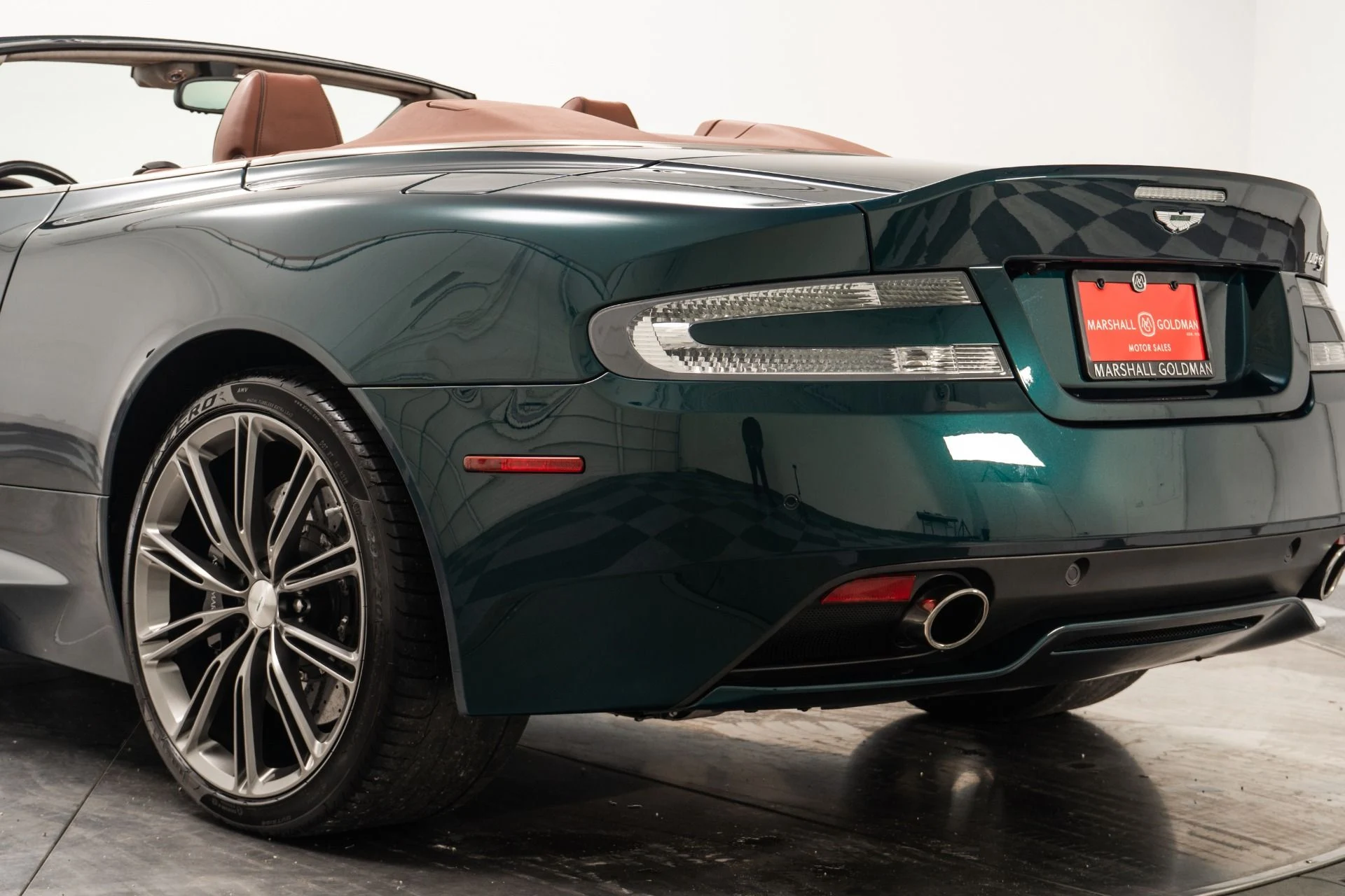 mph036_2637692956_Used_2015_Aston_Martin_DB_9_Volante_1759413192_d5b1150383