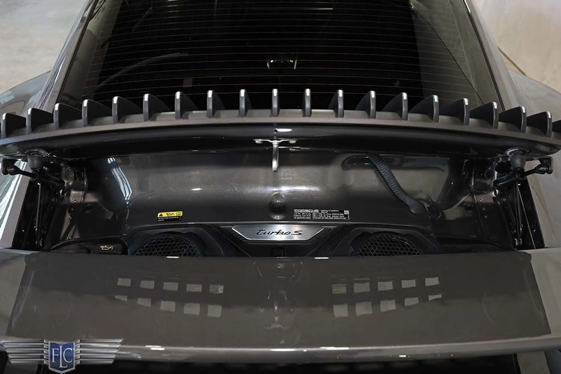 mph036_2644118729_used_2022_porsche_911_turboscoupe_9689_23001606_37_1024_e5ee1c744e