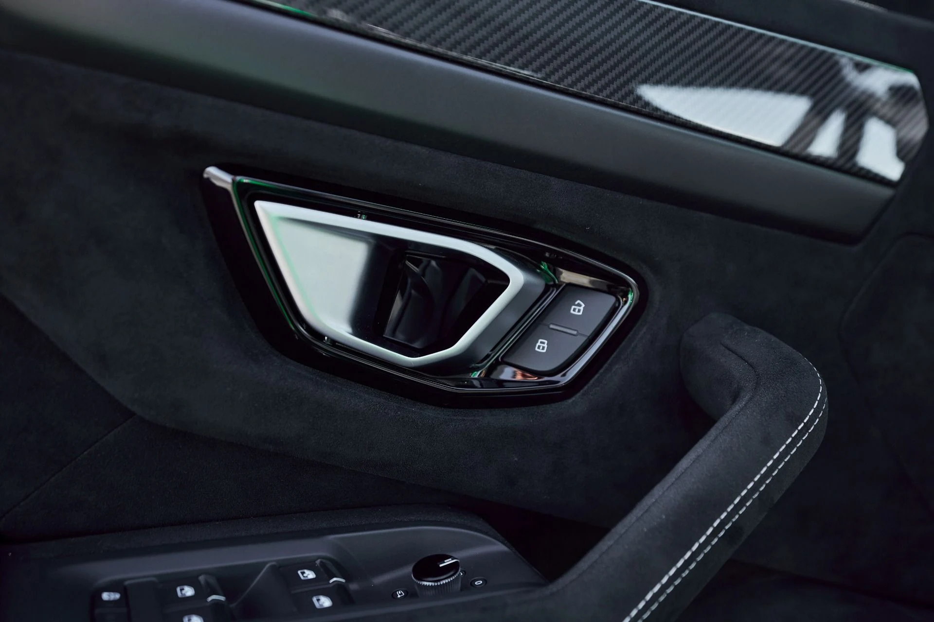 mph036_2645299935_Used_2024_Lamborghini_Urus_Performante_1764124803_eb5f6f84ed