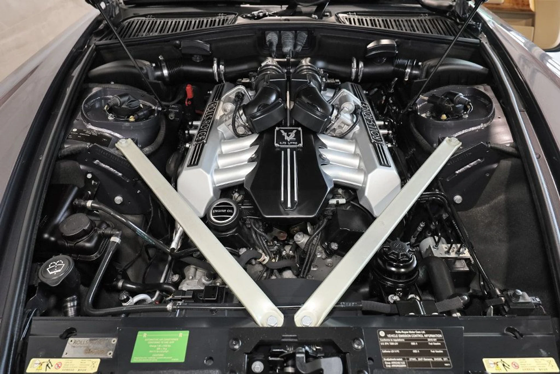 mph036_2650836356_used_2010_rolls_royce_phantom_coupe_2drcoupe_9689_23022670_37_1024_ed00bd108b