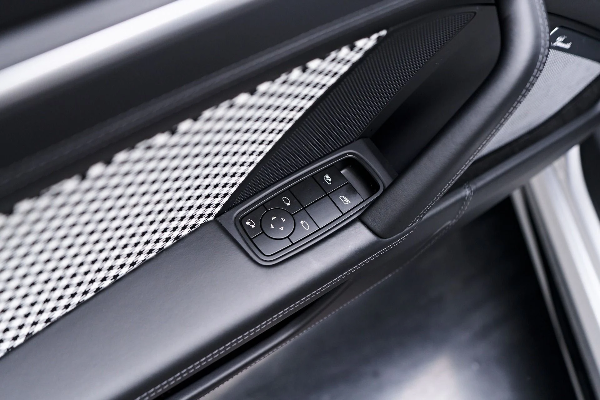 mph036_2654909377_Used_2024_Porsche_911_Turbo_S_1754417049_cc449d9a2a