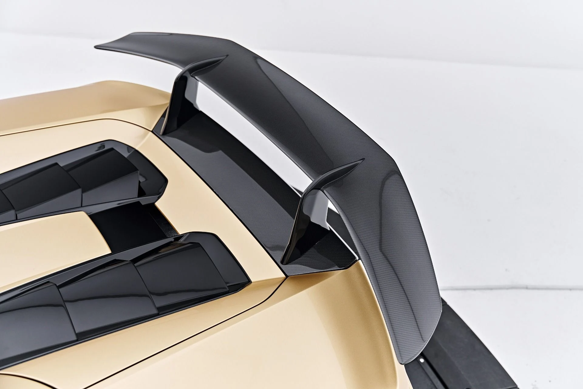 mph036_2655154552_Used_2022_Lamborghini_Huracan_EVO_Base_1791315904_2a85160329
