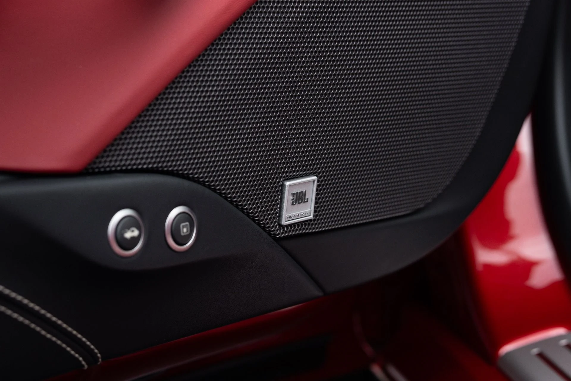 mph036_2658153290_Used_2019_Ferrari_488_Spider_1775191642_a8ddd97b7f