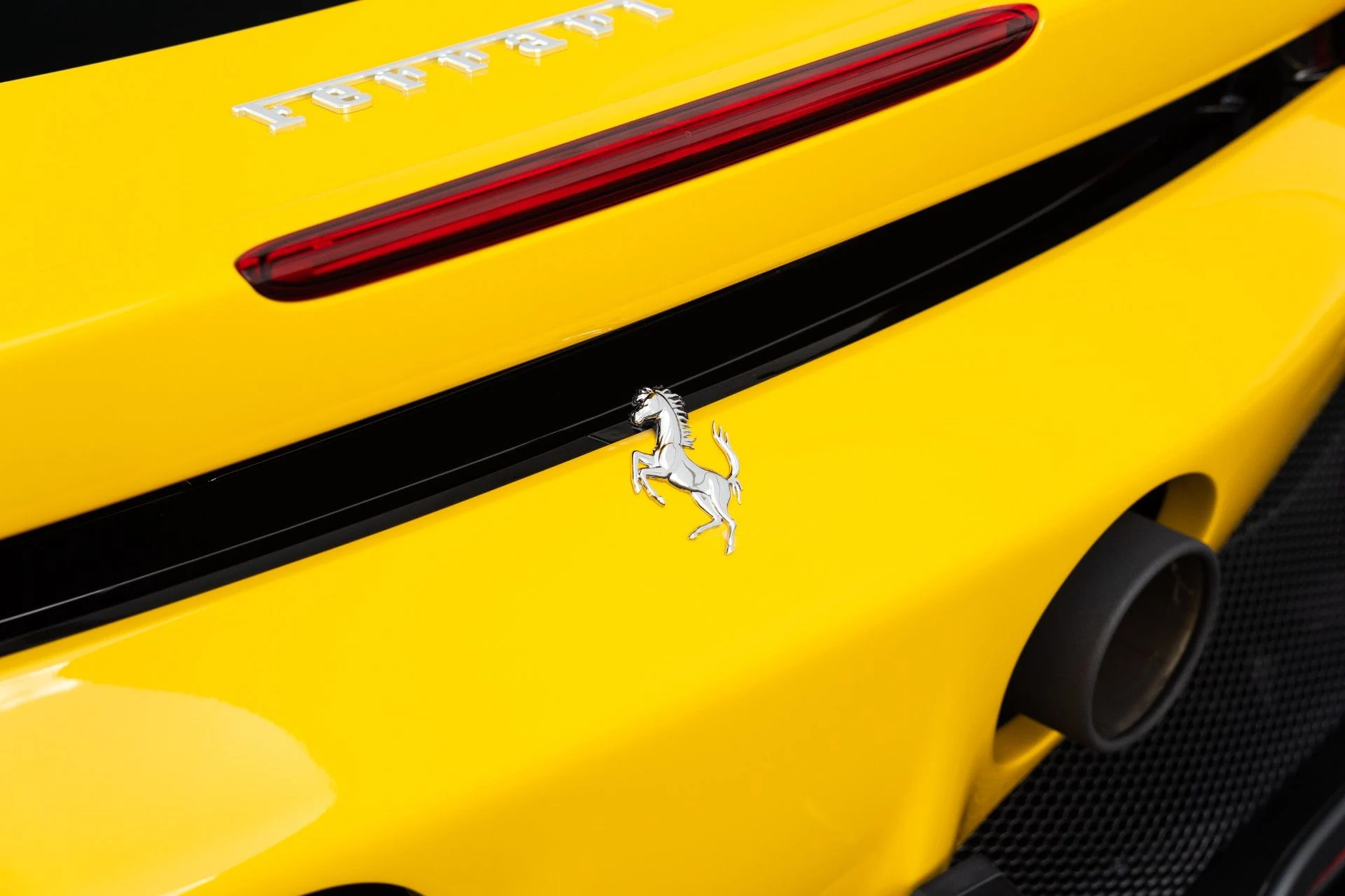 mph036_2661919510_Used_2025_Ferrari_SF_90_Spider_1772646640_5e6587de86