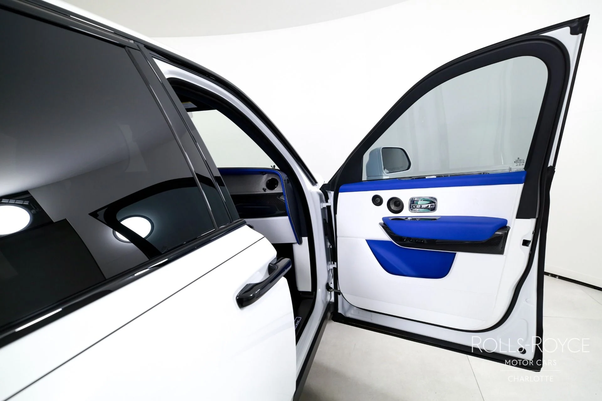 mph036_2673374629_Used_2023_Rolls_Royce_Black_Badge_Cullinan_1769450134_0b10734d7f