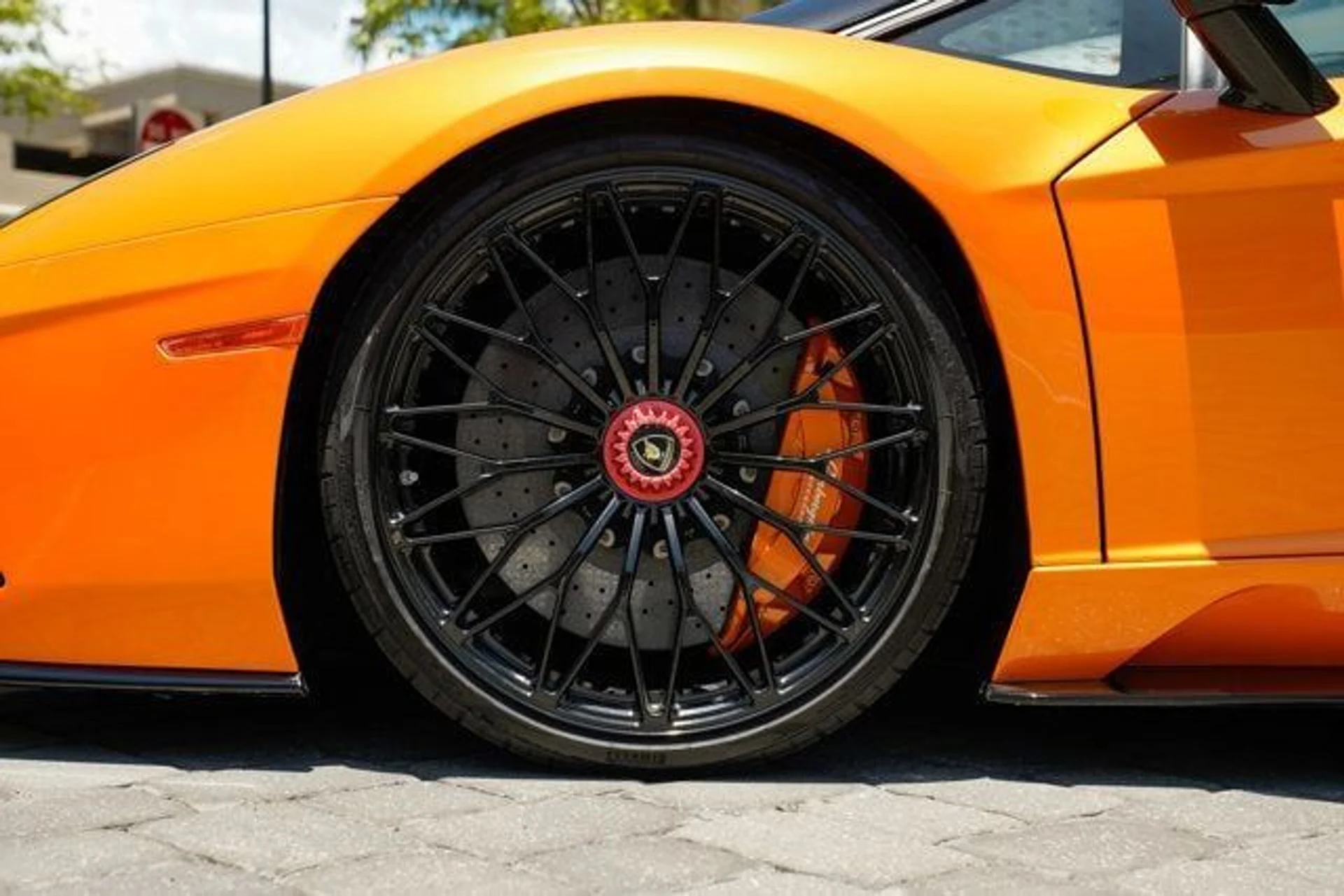 mph036_2674921600_used_2018_lamborghini_aventador_sroadster_14354_22897283_37_640_2be2ce6a0b