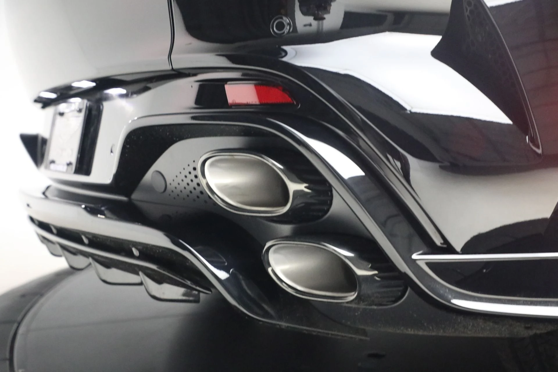 mph036_2694209504_New_2026_Aston_Martin_DBX_S_1771452584_c7467bfd08