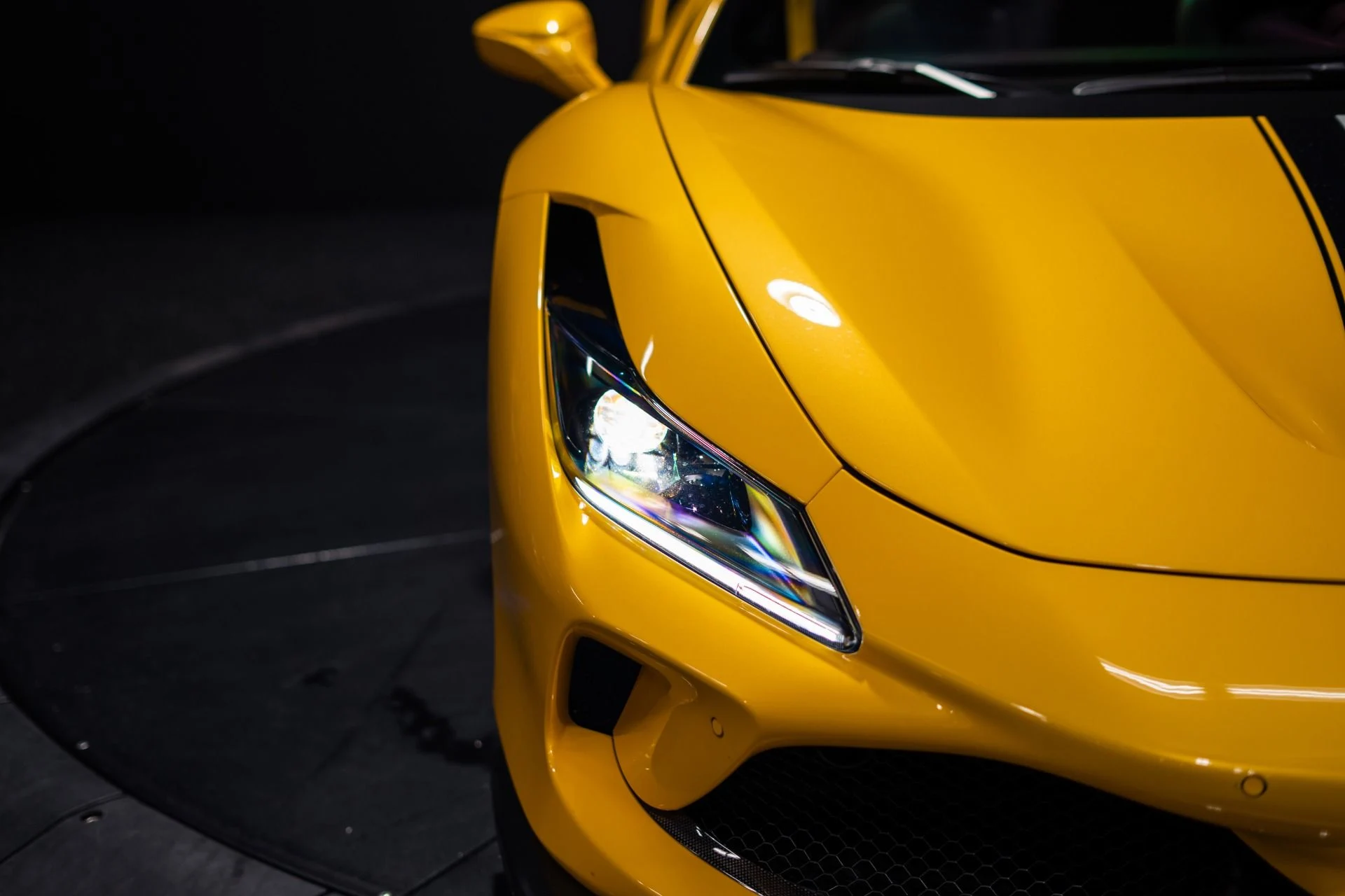 mph036_2700277681_Used_2021_Ferrari_F8_Spider_450000_MSRP_Giallo_Strato_Full_Carbon_Exterior_1786585478_57f3854fac