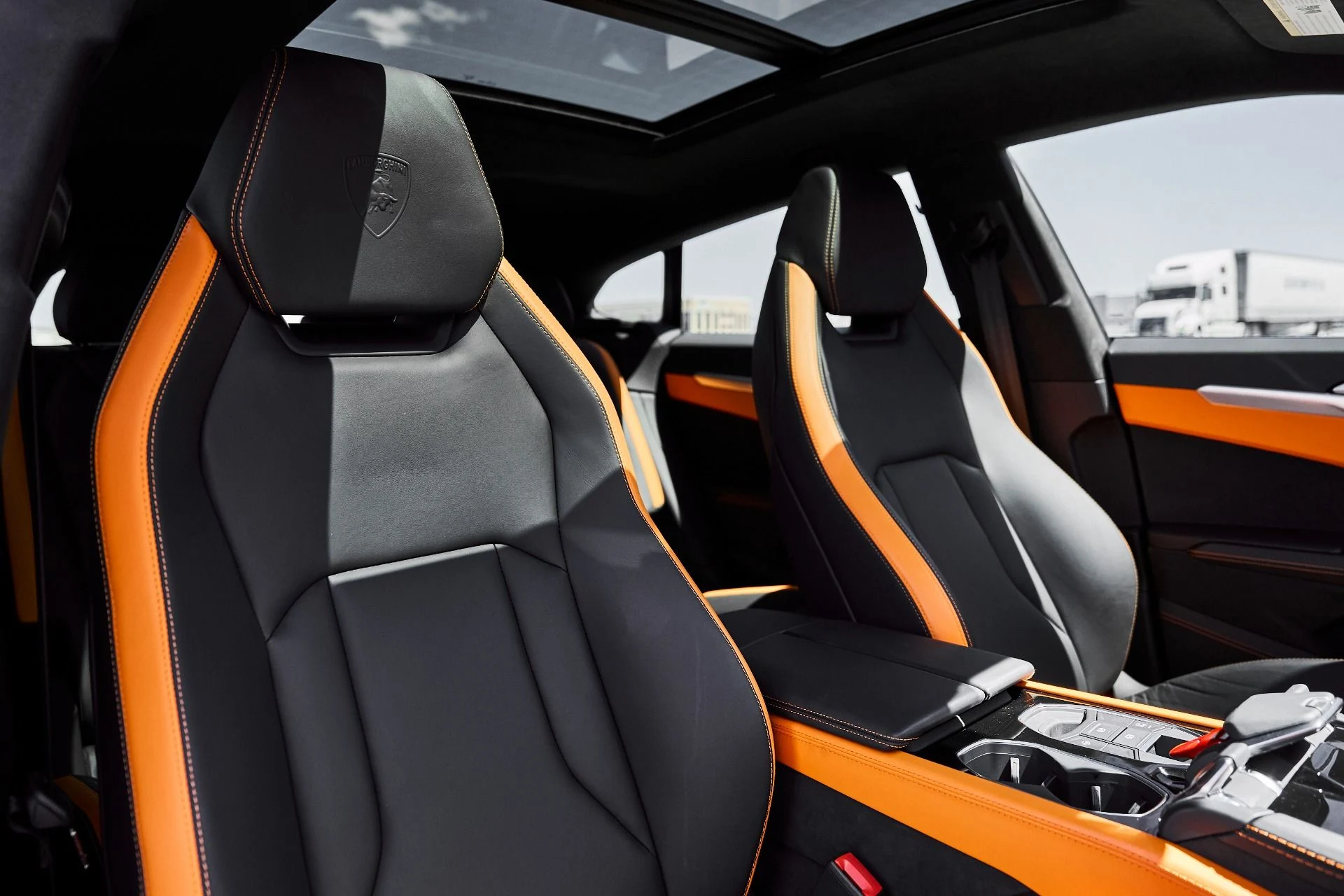 mph036_2701029425_Used_2025_Lamborghini_Urus_SE_1779992022_ee0315cfef