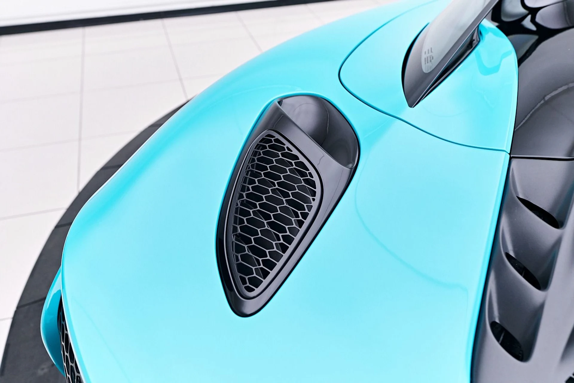 mph036_2705567415_Used_2025_Mc_Laren_Artura_Tech_Lux_1745952984_3a5194ec34