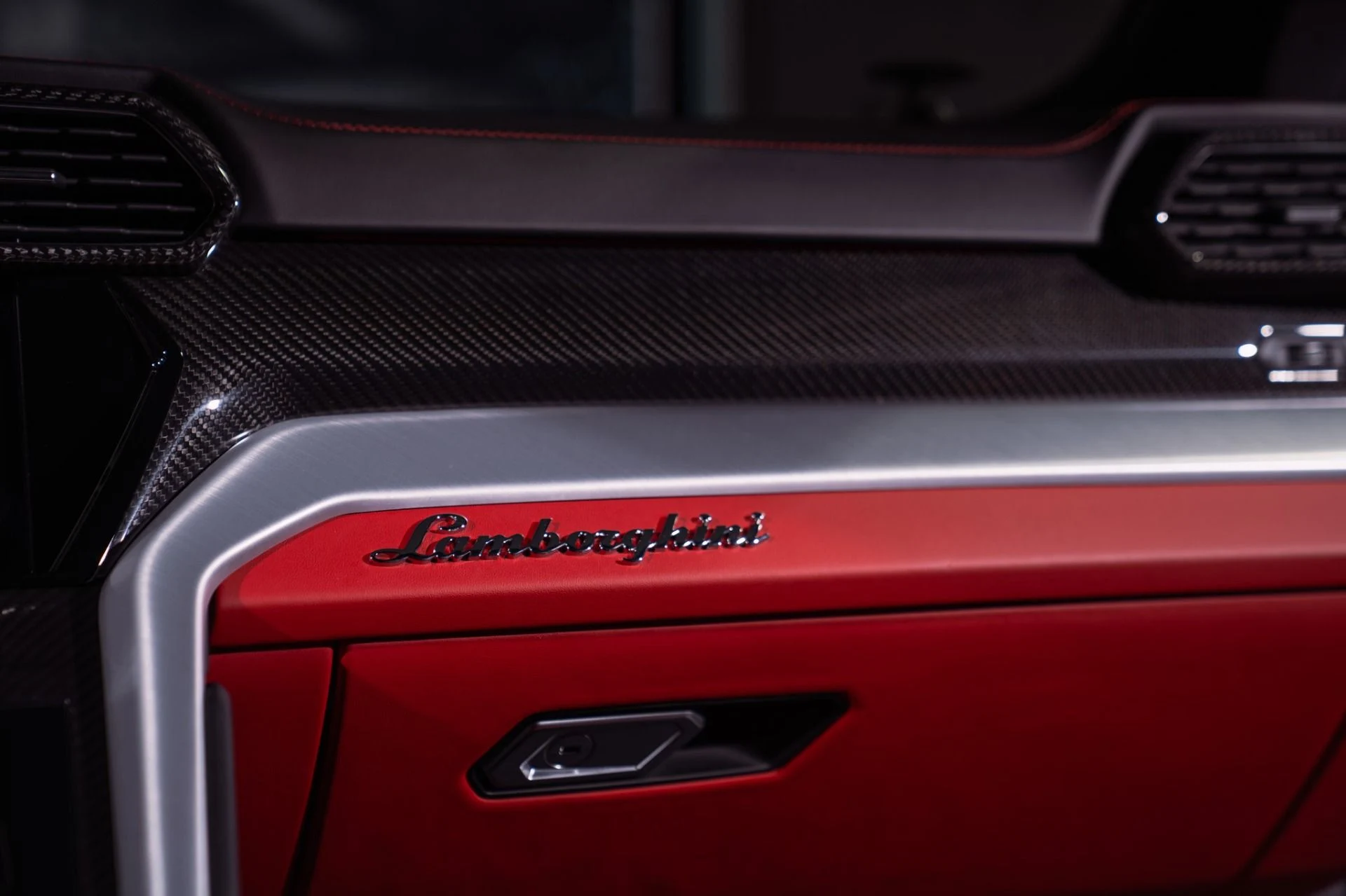 mph036_2716861061_Used_2022_Lamborghini_Urus_Full_Carbon_Interior_Package_1792253848_09a76b9b06