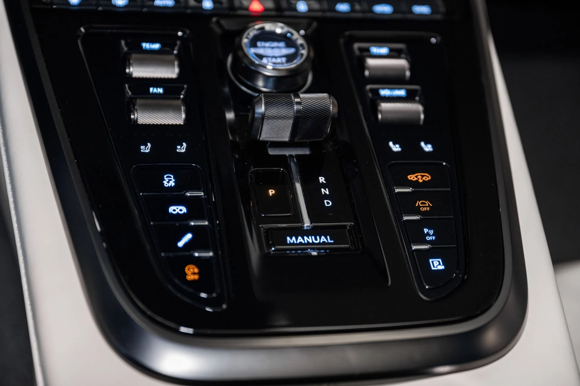 mph036_2730424040_Used_2025_Aston_Martin_DBX_707_1734711890_f3331ca1f8