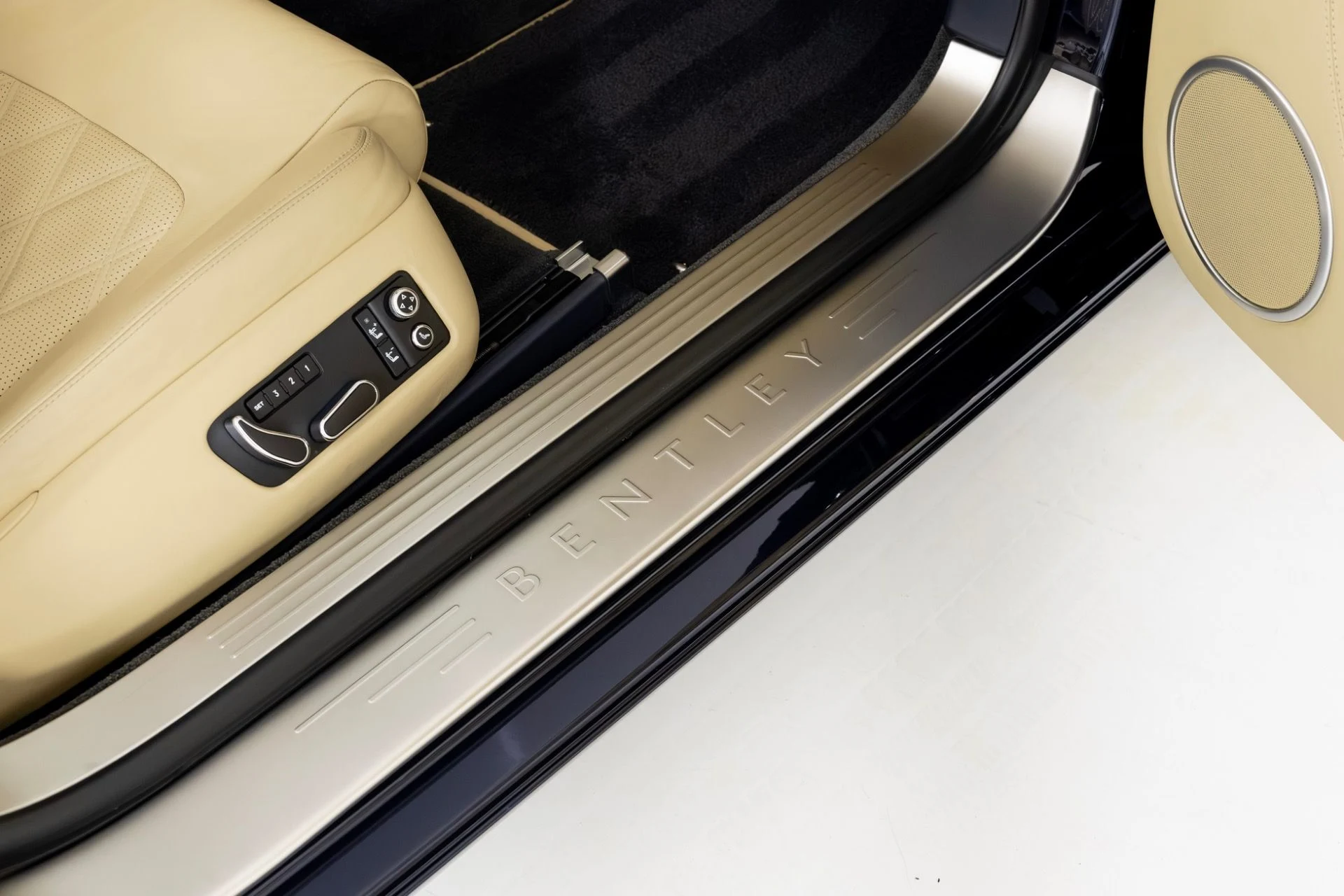 mph036_2732029707_Used_2014_Bentley_Continental_GT_V8_1766612368_d81f5bff24