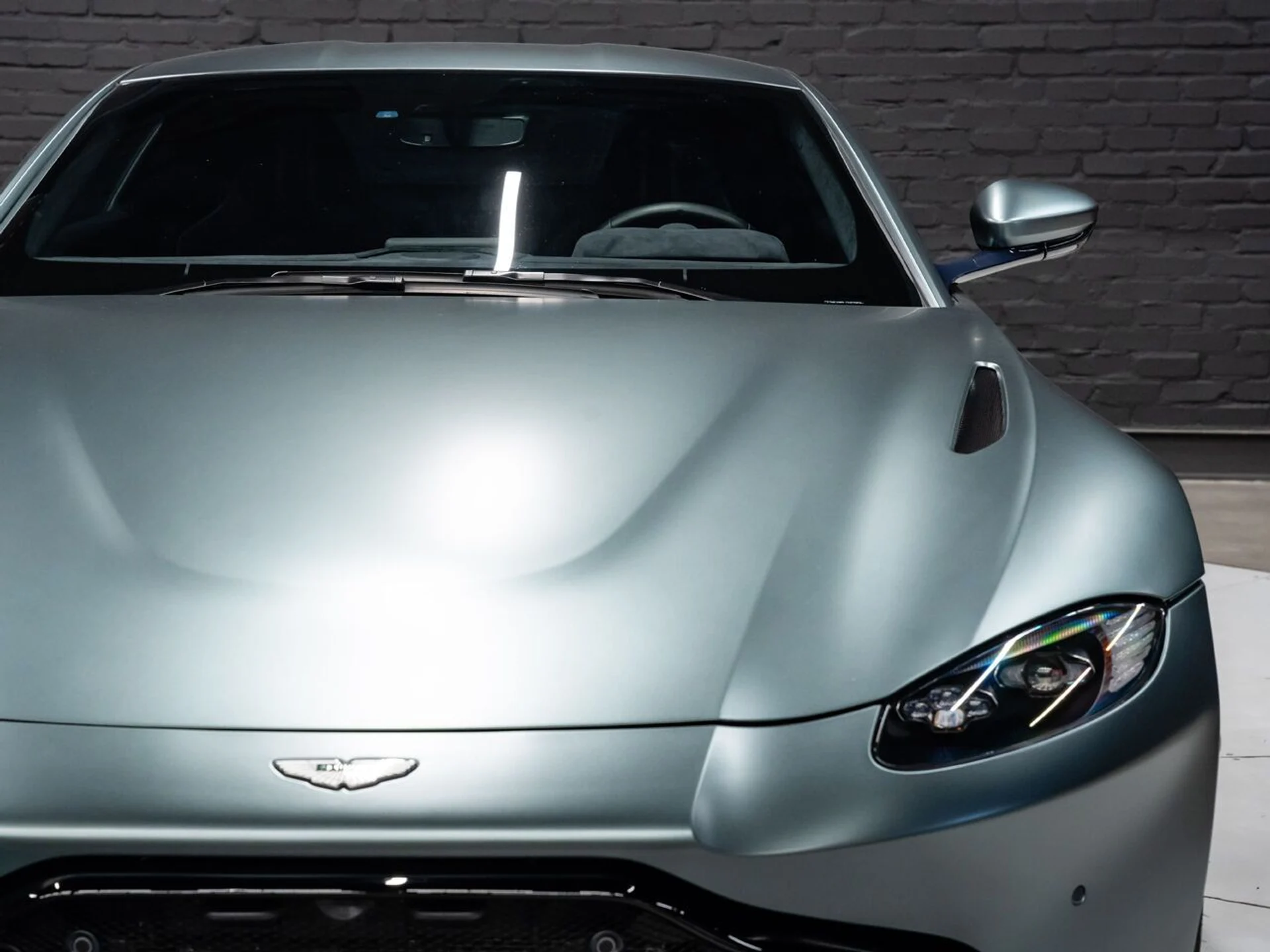 mph036_273224992_aston_martin_vantage_2020_dc7574e75a