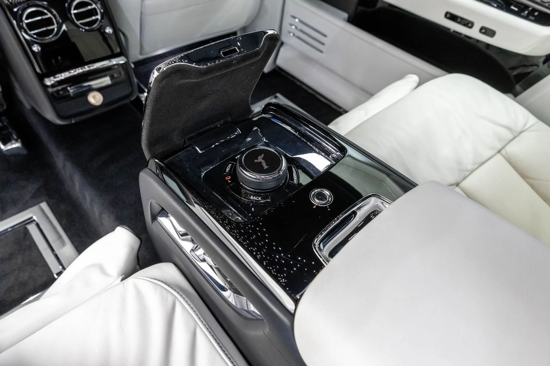 mph036_2744066187_37_2a556ba728