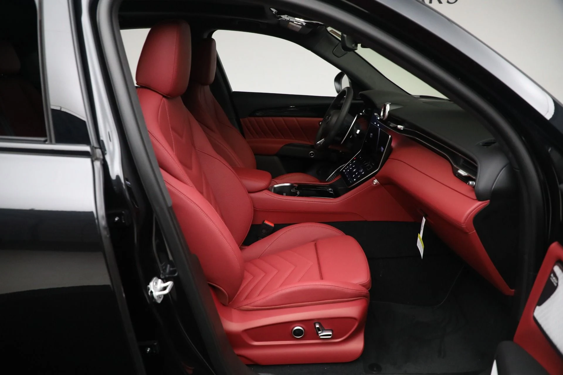 mph036_275614127_New_2025_Maserati_Grecale_Folgore_a172a4e31e
