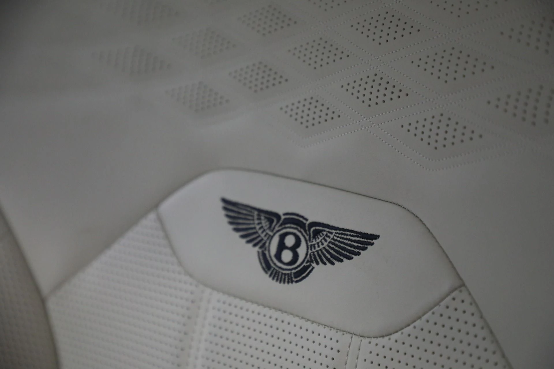 mph036_2757989731_Used_2024_Bentley_Bentayga_Azure_V8_36c8447018