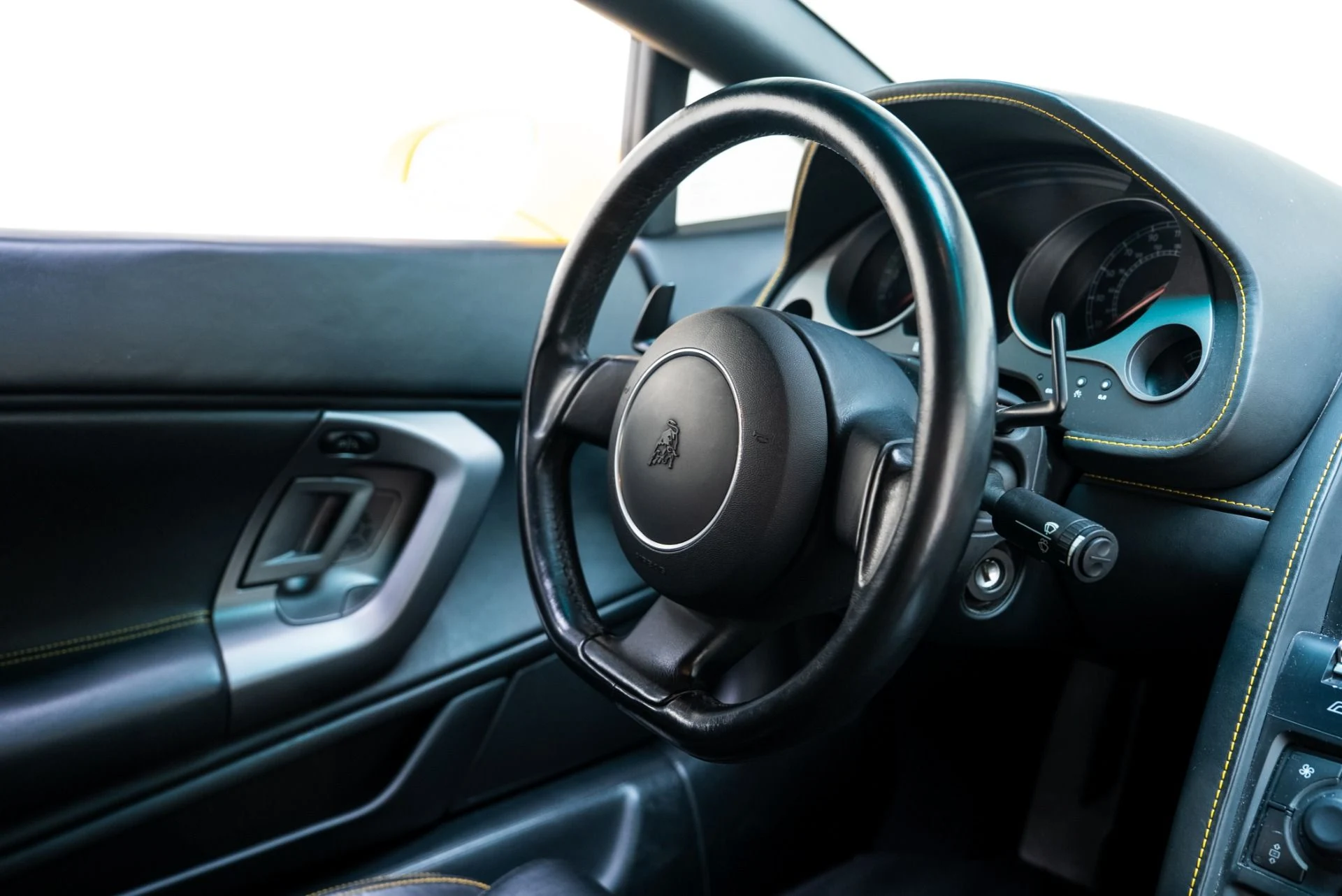 mph036_2761910643_Used_2004_Lamborghini_Gallardo_1769620320_5ae55af39a