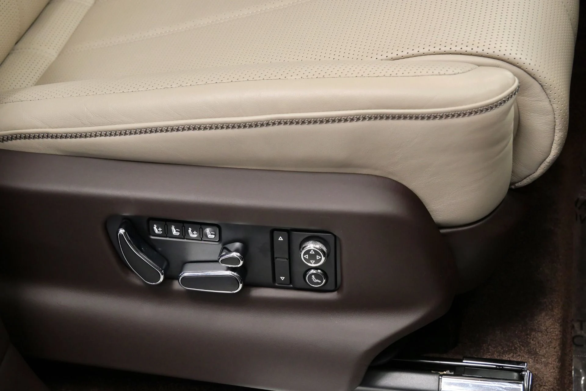 mph036_2762093418_Used_2021_Bentley_Bentayga_Hybrid_Mulliner_Driving_Specification_Four_Seat_Comfort_Specification_1767026081_f06a2c1266