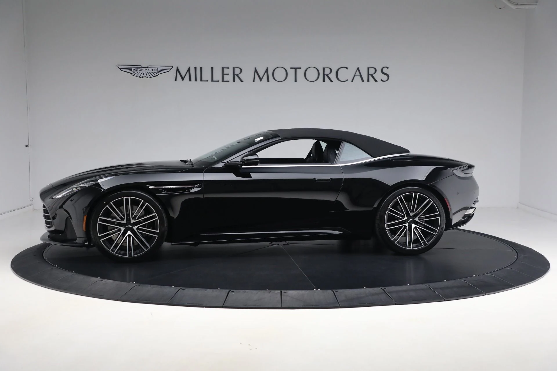 mph036_276263278_New_2025_Aston_Martin_DB_12_Volante_2a1c472d35