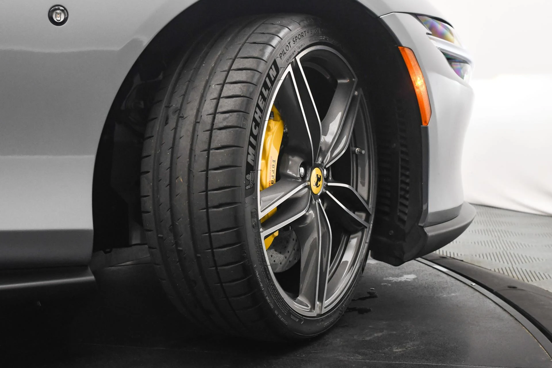 mph036_2767992982_Used_2025_Ferrari_Roma_Spider_1755677524_ba838be359