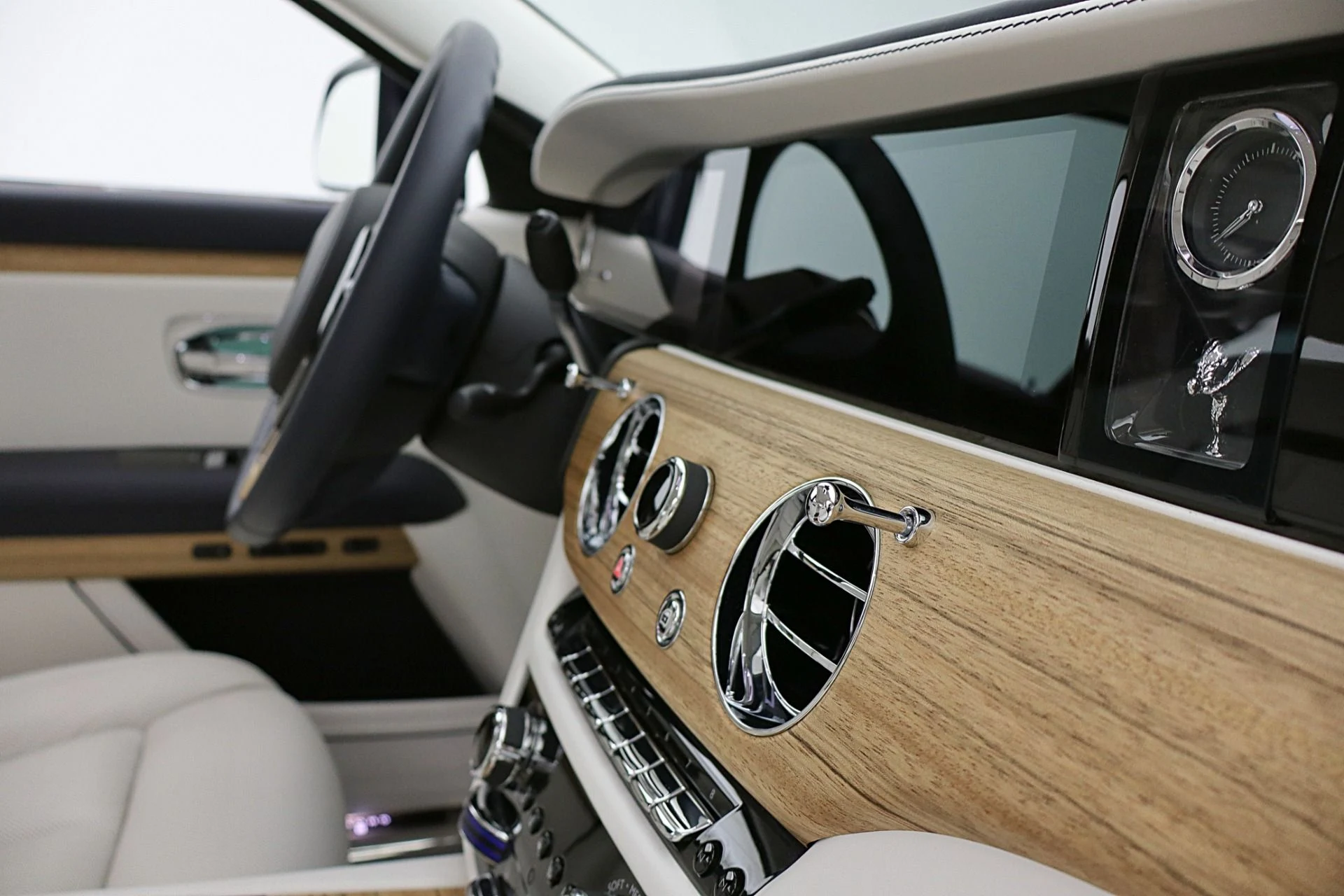 mph036_2777375579_New_2025_Rolls_Royce_Ghost_LEASE_OPTIONS_AVAILABLE_7f3792035f