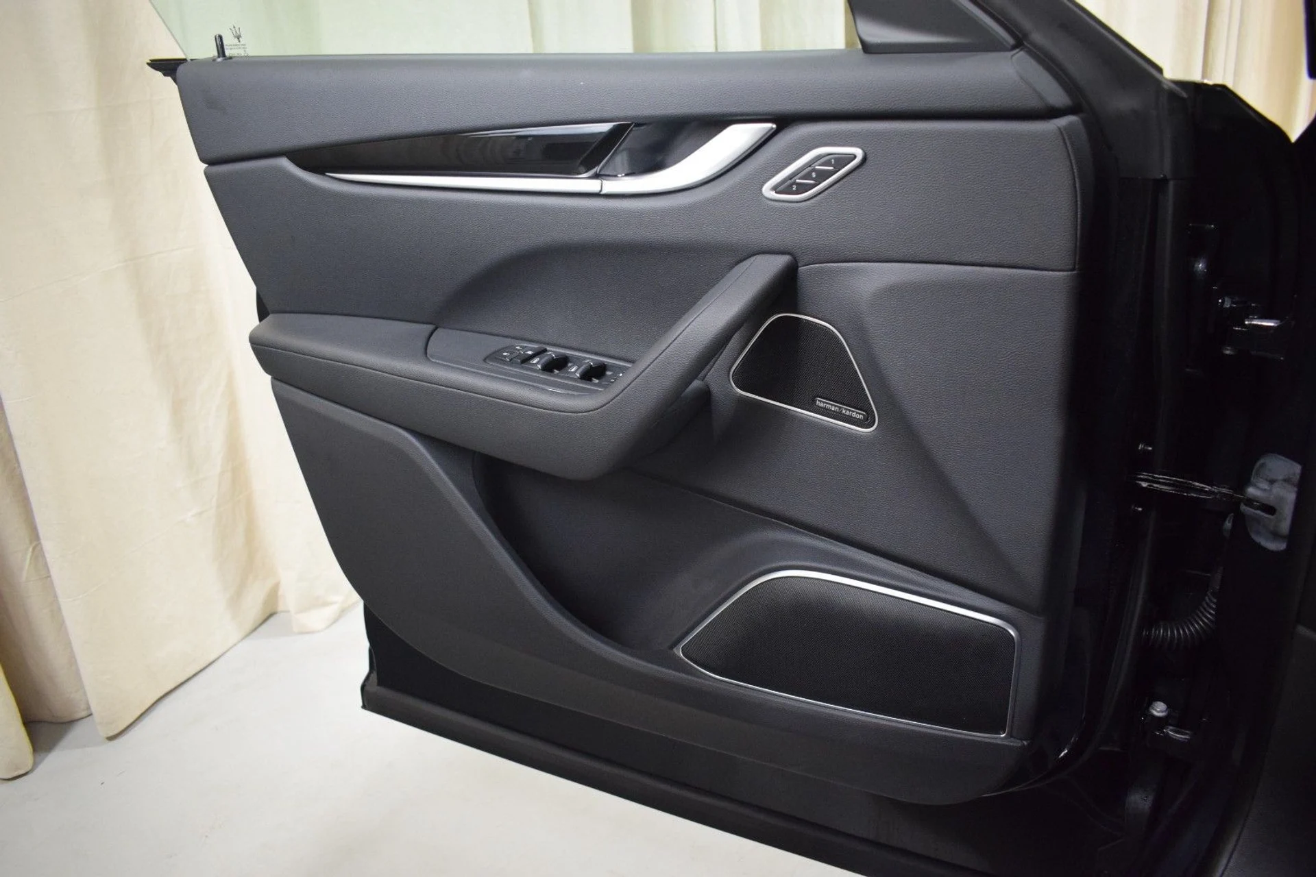 mph036_2805279320_00b996670efecf73cded6f38bea062b1x_9691e8f57a