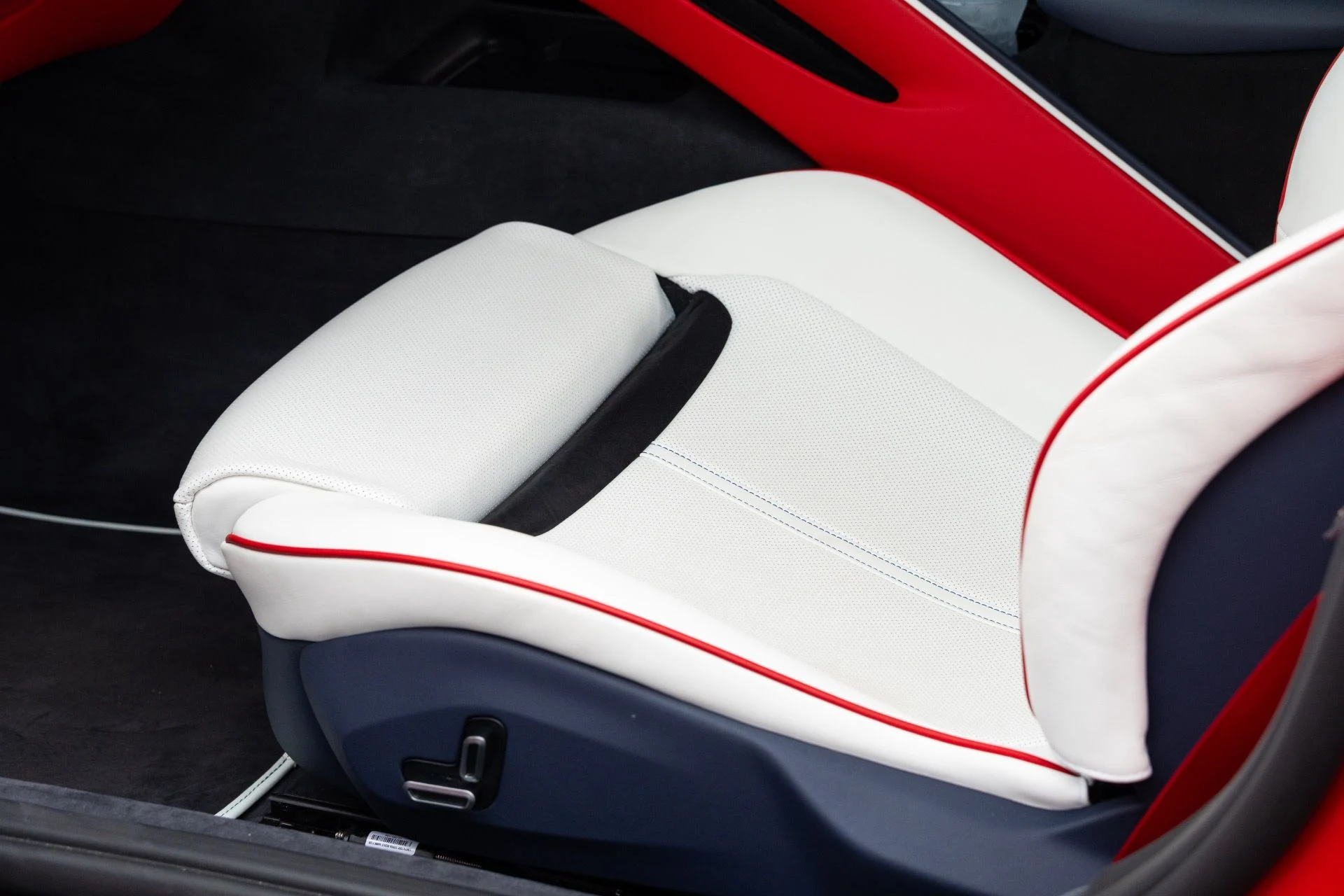 mph036_2812183227_Used_2023_Ferrari_Roma_1777005512_c6ae0172dc