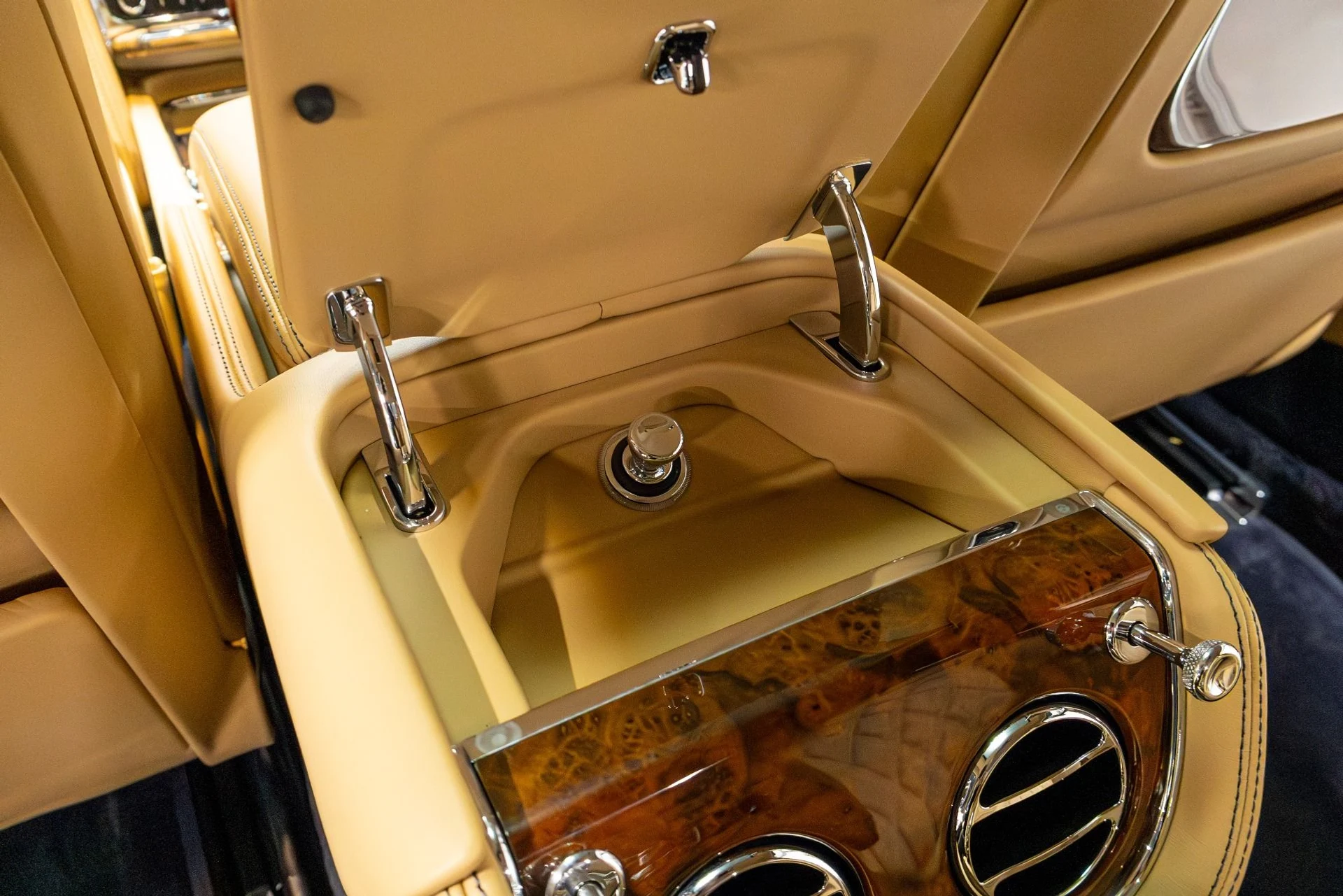 mph036_2836585866_Used_2017_Bentley_Mulsanne_1775514187_6a3e1d9f80