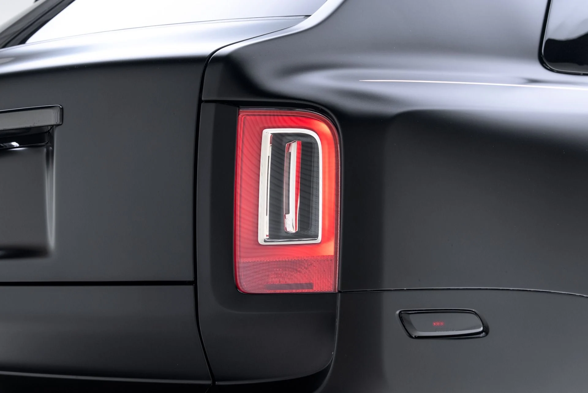 mph036_2839665121_Used_2023_Rolls_Royce_Black_Badge_Cullinan_1775515525_5ccf2ca730