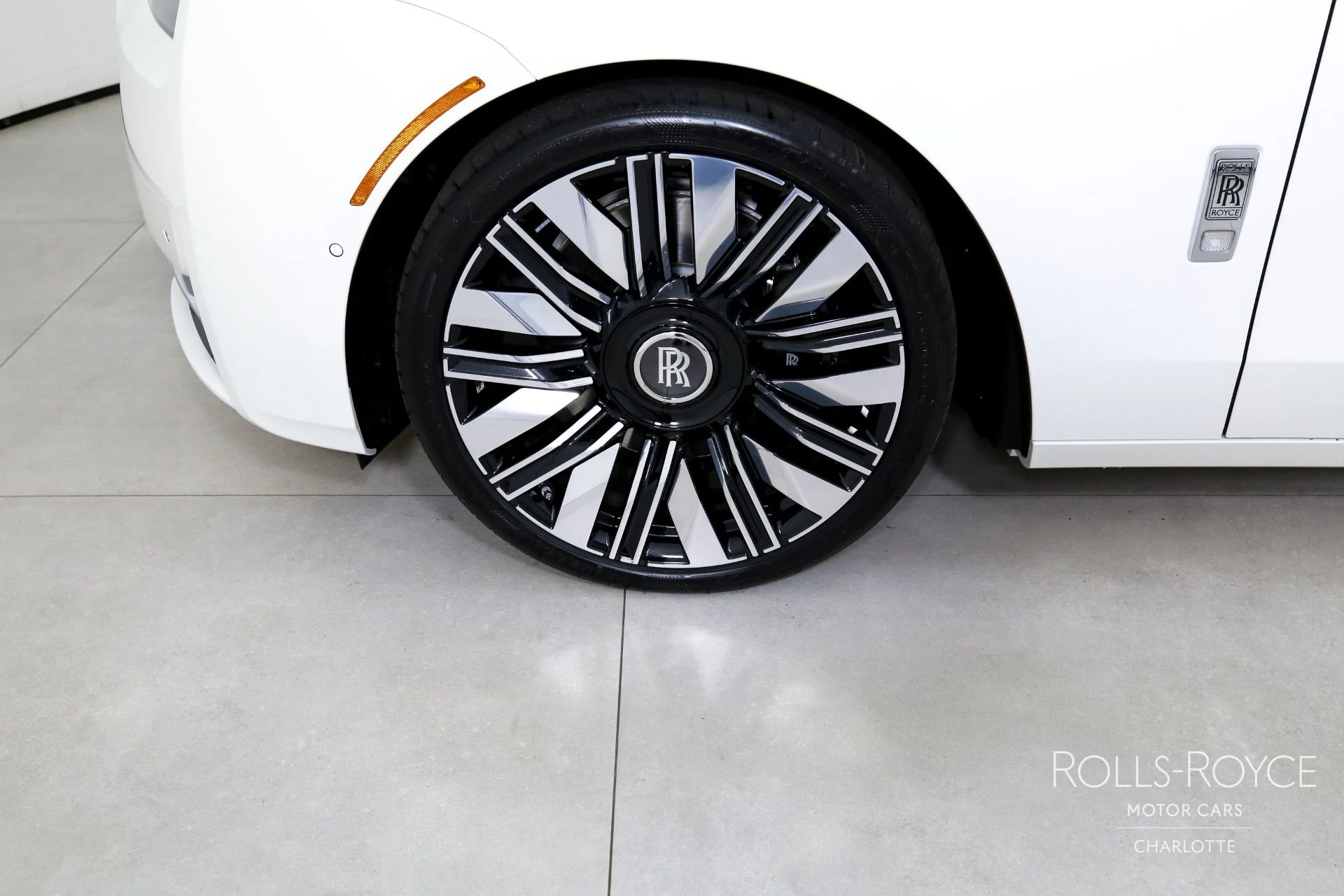mph036_2845404979_Used_2025_Rolls_Royce_Ghost_1753298908_c22ef03559