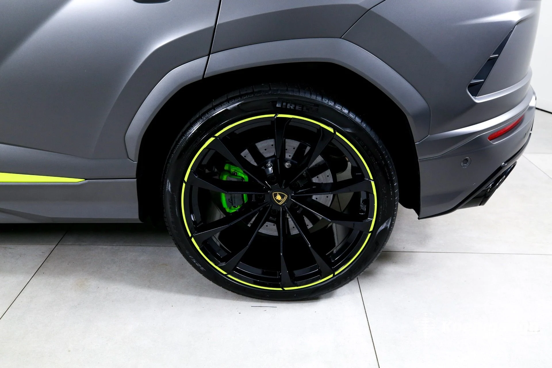 mph036_2849441346_Used_2022_Lamborghini_Urus_GRAPHITE_CAPSULE_1761055774_eca4dcfdcc