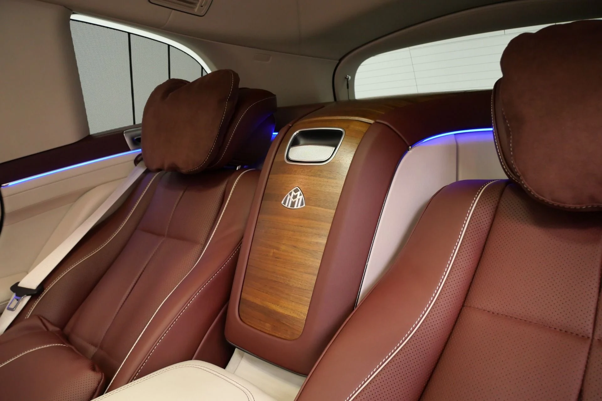 mph036_2851030136_Used_2022_Mercedes_Benz_Maybach_GLS_600_4_MATIC_Beautiful_Colors_Four_Seat_Configuration_Walnut_Trim_1776795080_9da0caa2eb