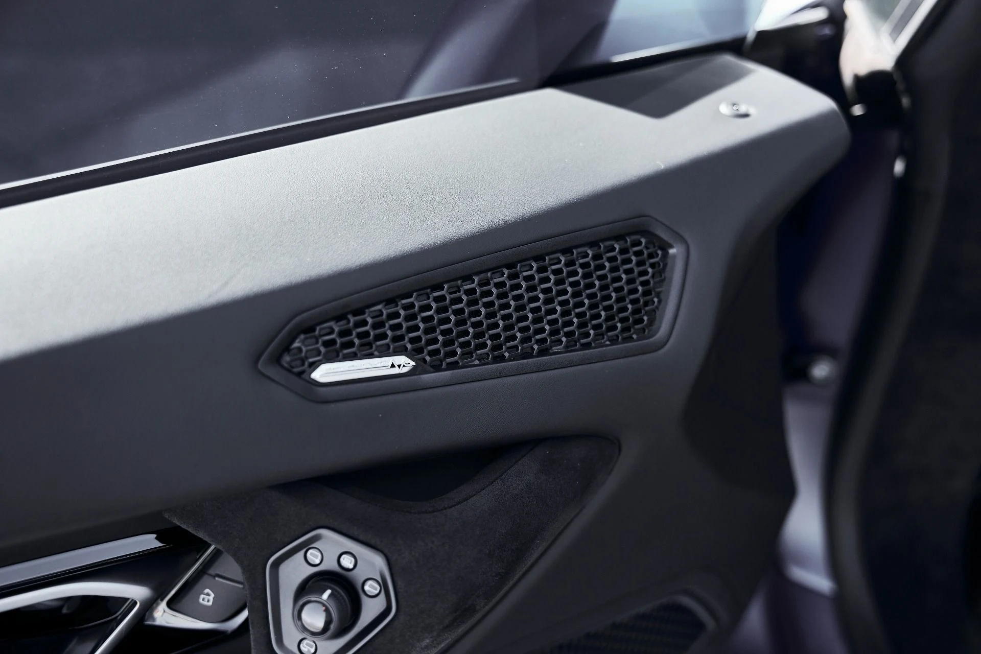 mph036_2851229712_Used_2023_Lamborghini_Huracan_Tecnica_Base_1774403203_98e9bbdfc2