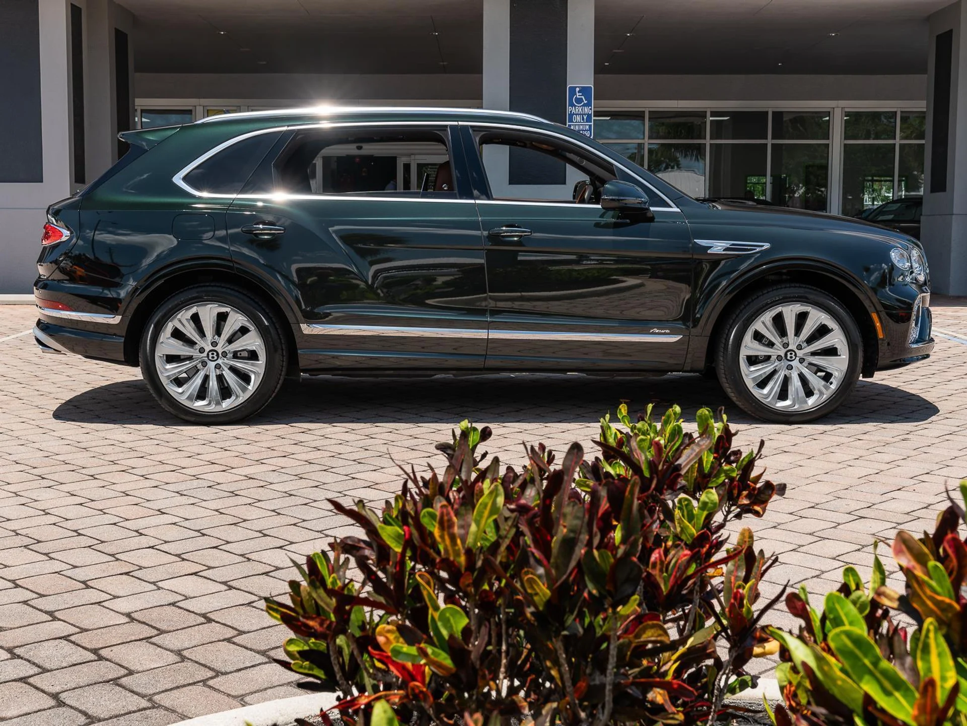mph036_2851782032_Used_2023_Bentley_Bentayga_EWB_V8_1778364316_80f9d89c29