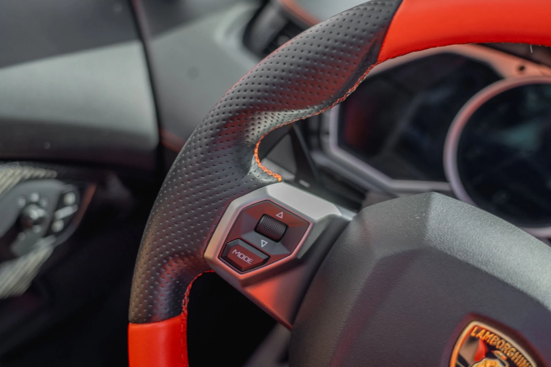 mph036_2859826753_Used_2014_Lamborghini_Aventador_LP_700_4_1759878831_2986a8b1e3